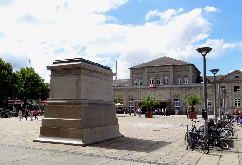 Bahnhof - Denkmal G�ttinger Sieben