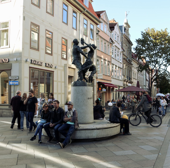 Der Nabel nach der Sanierung der Weender Stra�e